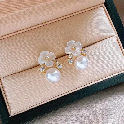 Korean-Style Flower Pearl Stud Earrings